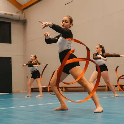 By Fly - Cheerleading - Pomdance - Gymnastique - Sprimont - Directrice - Présentation Gymnastique Rythmique By Fly - Cheerleading - Pomdance - Gymnastique - Sprimont - Directrice - Présentation Gymnastique Rythmique