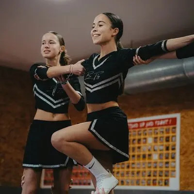 By Fly - Cheerleading - Pomdance - Gymnastique - Sprimont - Directrice - Présentation Cheerleadinga By Fly - Cheerleading - Pomdance - Gymnastique - Sprimont - Directrice - Présentation Cheerleading